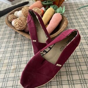 TOMS Women's Burgundy Slip-On Shoes